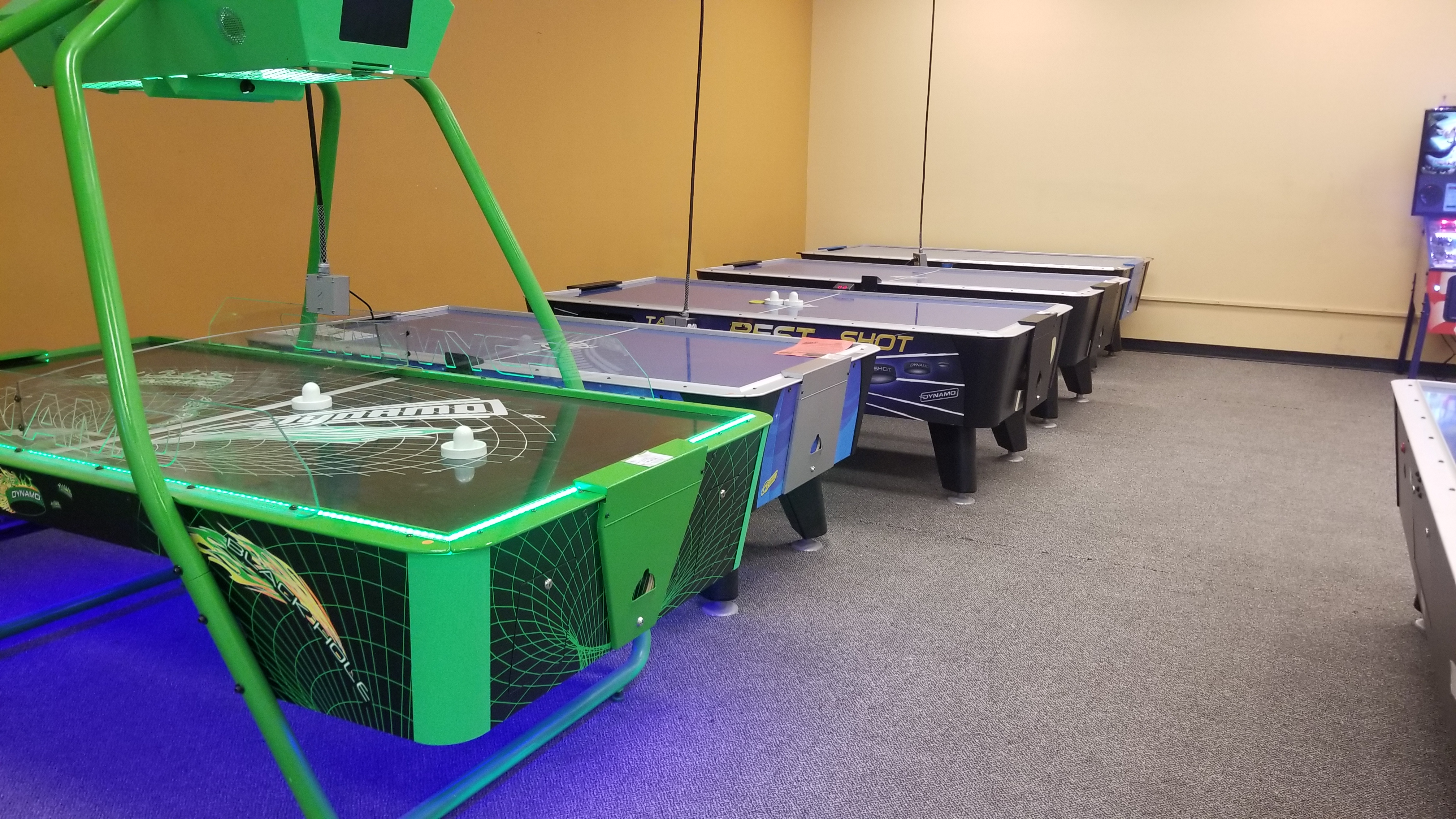 3 Big Reasons You Should Buy an Air Hockey Table for Your Home 