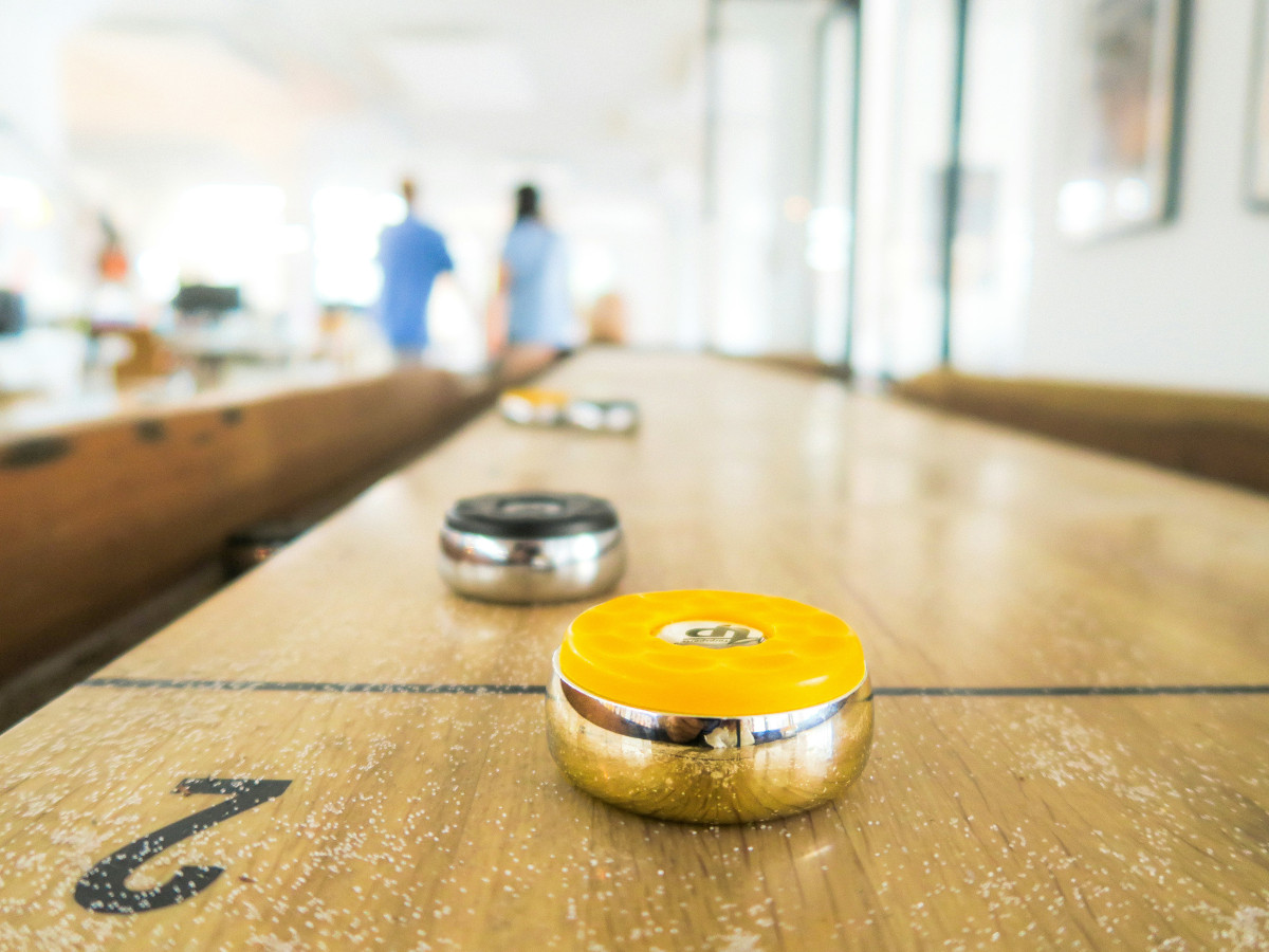 How to Plan for a Shuffleboard Table